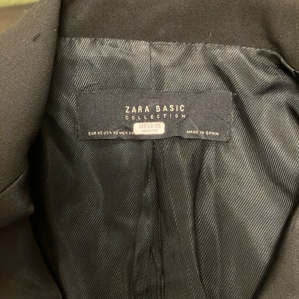 FITTED BLAZER WITH SHOULDER PADS ZW COLLECTION
- LIKE BRAND NEW